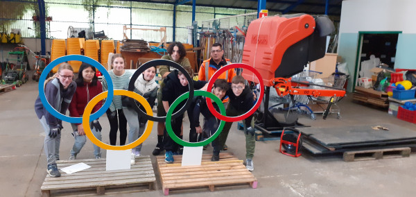Les 8 adolescents des chantiers citoyens d'avril 2024